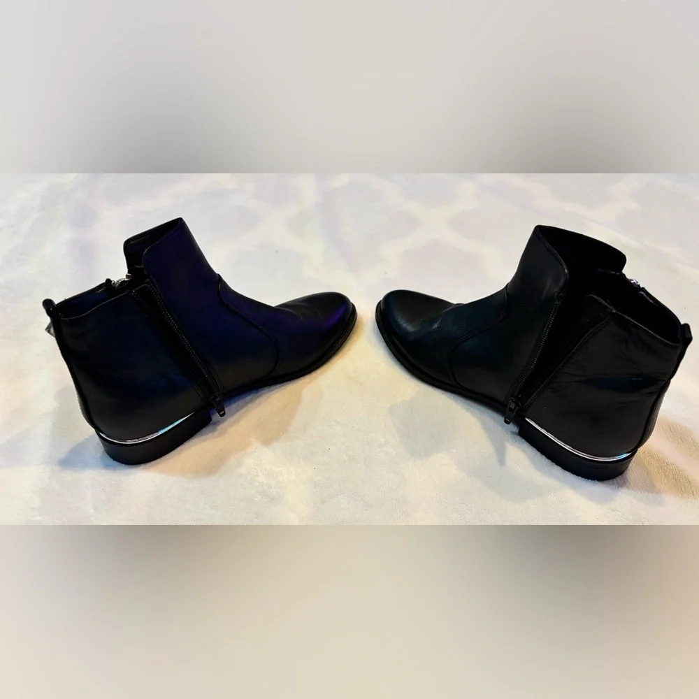 Marc Fisher Black Leather Rail Ankle Boots Side Zip Silver Accent 6M